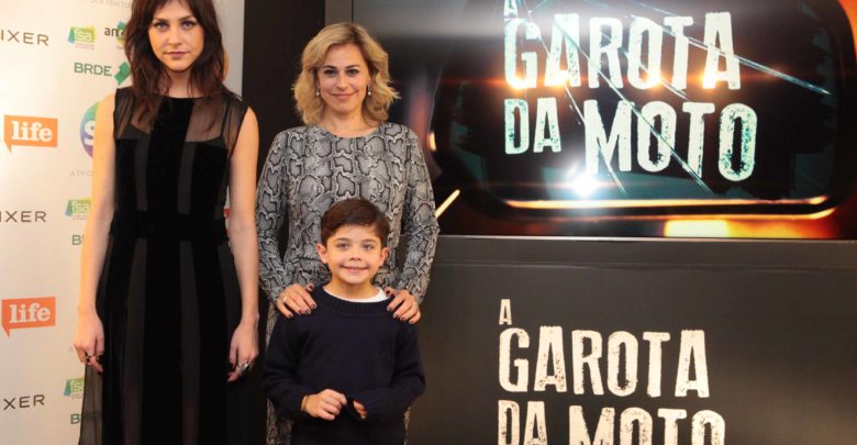 ATRIZES A GAROTA DA MOTO