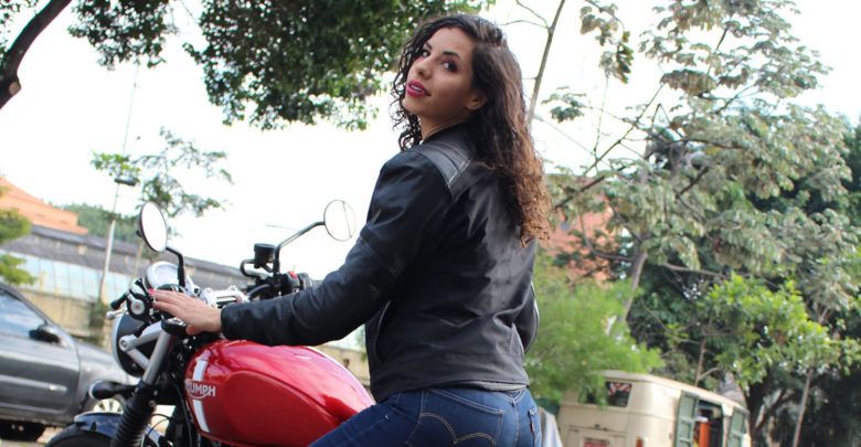mulher história com o motociclismo