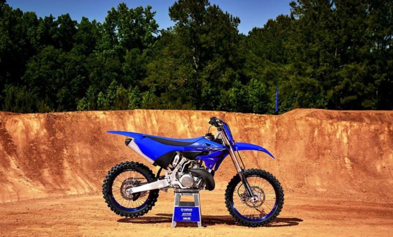 Yamaha YZ 450F com alumínio verde