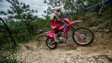 honda rancing primeira mulher em competição do enduro